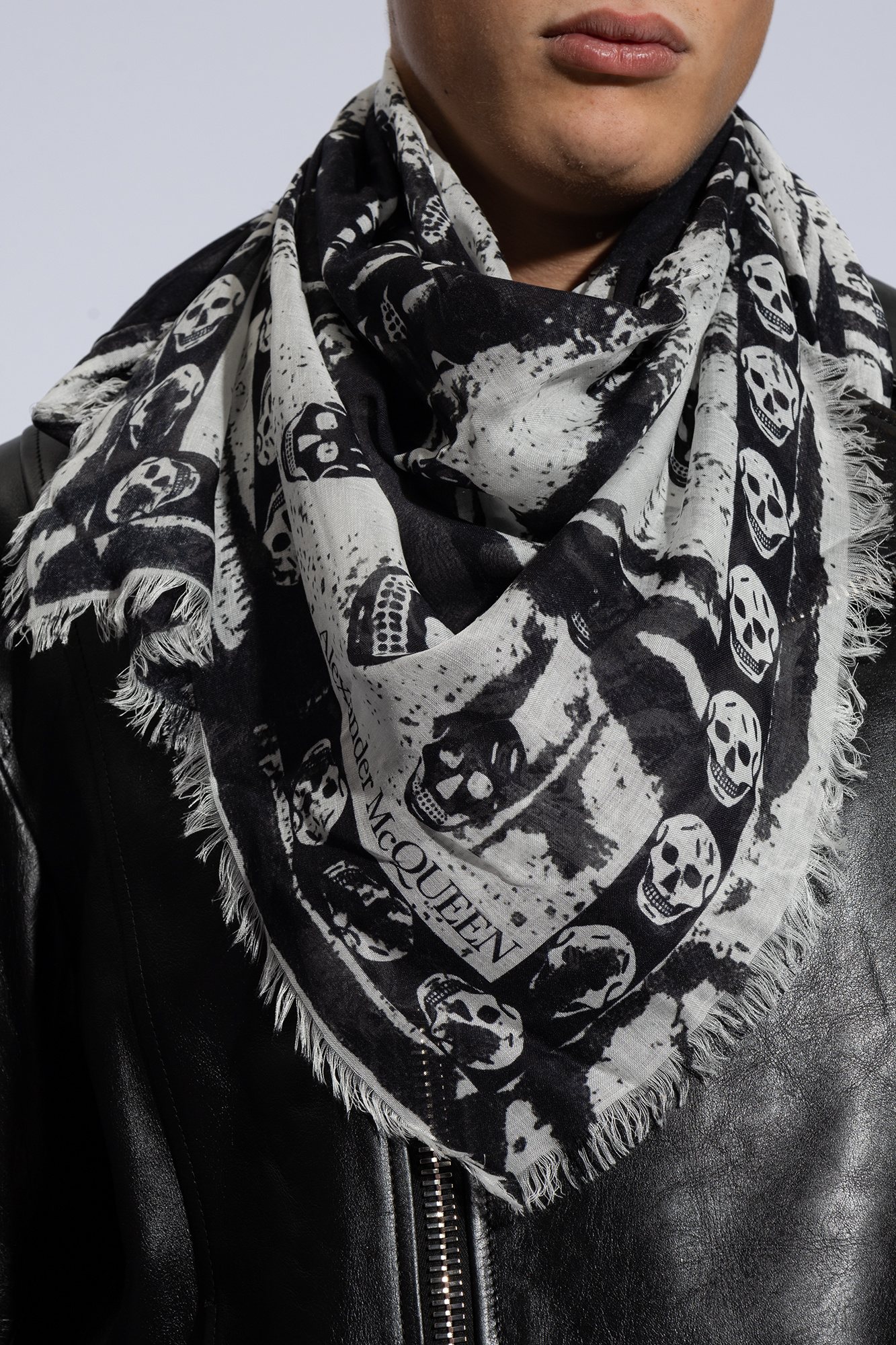 Black alexander shop mcqueen scarf